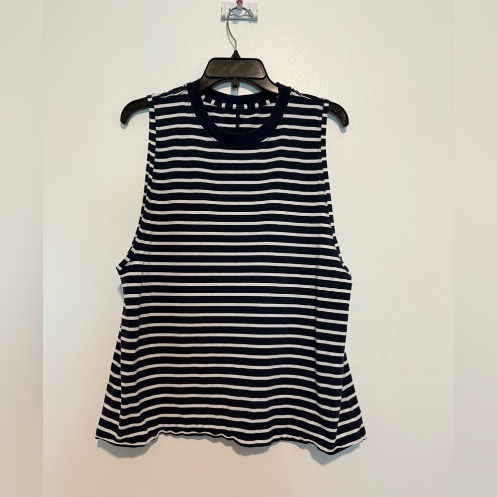 Lululemon Tank Top Womens Navy/White Striped Sleeveless (Pit to pit -20'')